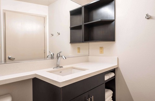 Fossil Creek Hotel | 2 Suites | Free Parking | Near Park