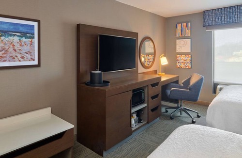 Smithfield Hotel | 2 Units | Enjoy Providence Getaway – Indoor Pool + Free Hot Breakfast