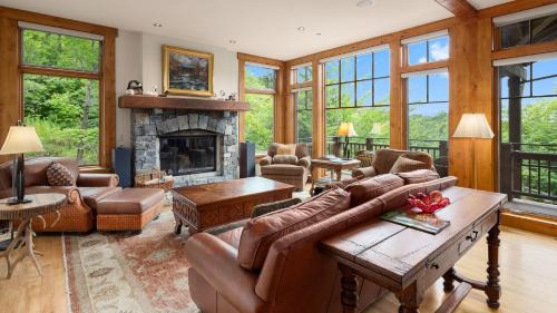 Spruce Peak House | 20- 4bed - Mountain Cabin - Spruce Peak - Stowe Mt Resort - Ski in Ski Out - Sleeps 11