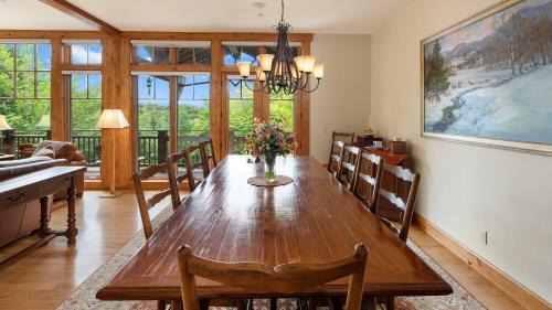 Spruce Peak House | 20- 4bed - Mountain Cabin - Spruce Peak - Stowe Mt Resort - Ski in Ski Out - Sleeps 11