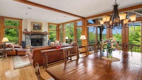 Spruce Peak House | 20- 4bed - Mountain Cabin - Spruce Peak - Stowe Mt Resort - Ski in Ski Out - Sleeps 11
