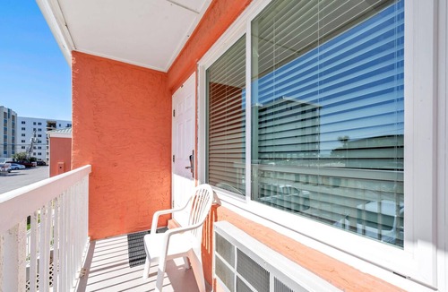 Fort Walton Beach Condo | 202 Tropical Isle Studio Suite- Steps to Beach! JULY SALE