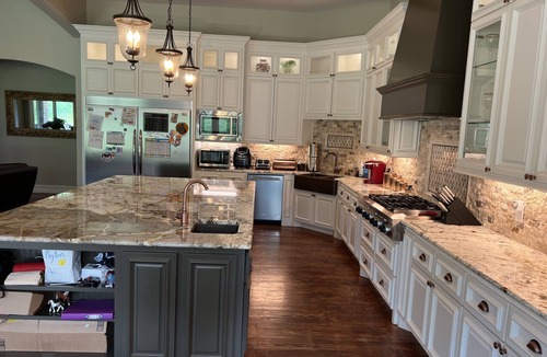 Sulphur Springs House | 2024 Solar Eclipse Point of Totality! 4000 sq ft, 4 BR, 5 Bath, 3 acres
