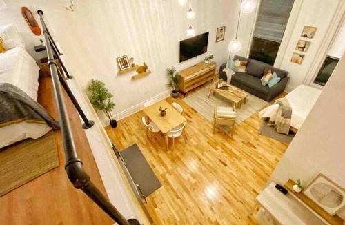 Downtown Apartment | #204 · Yale Area Studio+Loft, spa-like decor, #204
