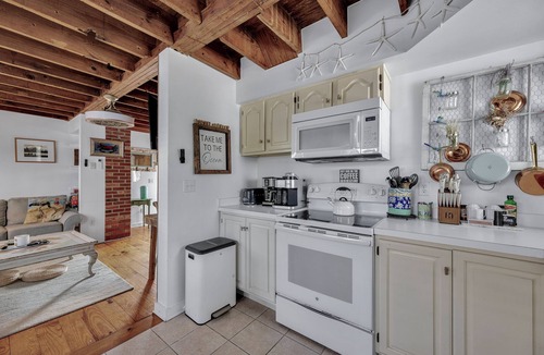 Lewes House | 209B Midland "The Cottage" Less than two blocks to Lewes Beach!