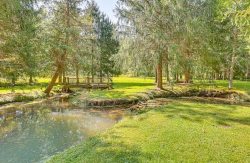 Blissfield House | 23 Mi to Mohican SP: Group-Ready Lodge w/Hot Tub