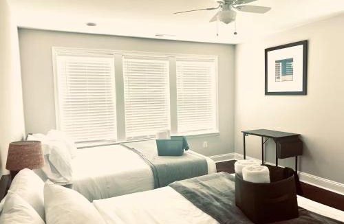 Nauck House | 25 Lux Room 4 - 2 Queen Beds, Shared Bathroom - Nonsmoking