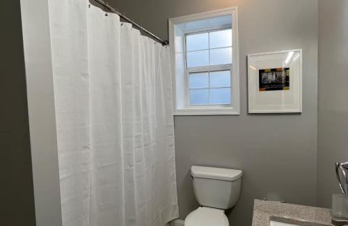 Nauck House | 25 Lux Room 5 - 2 Queen Beds, Shared Bathroom - Nonsmoking