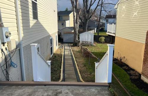 Nauck House | 25 Lux Room 7 - 2 Queen Beds, Shared Bathroom - Nonsmoking