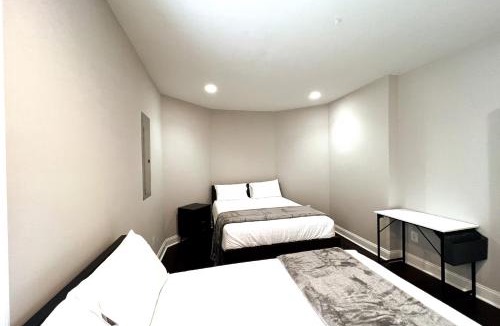 Nauck House | 25 Lux Room 7 - 2 Queen Beds, Shared Bathroom - Nonsmoking