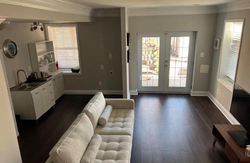 Nauck House | 25 Lux Room 7 - 2 Queen Beds, Shared Bathroom - Nonsmoking