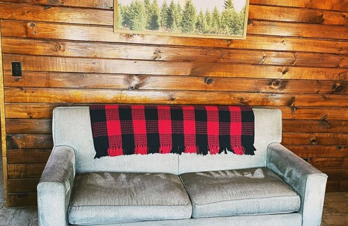 Columbia Falls House | #29 - Flagpole View Cabins - Deluxe Cabin