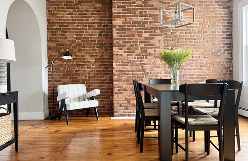 Thompson Square - Bunker Hill Condo | 2B+/2B duplex with private roof deck and city view! (Charlestown, MA)