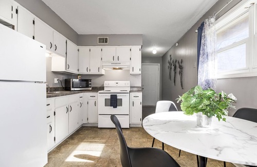 Independence House | 2b1b Spacious unit near downtown/stadiums in independence MO