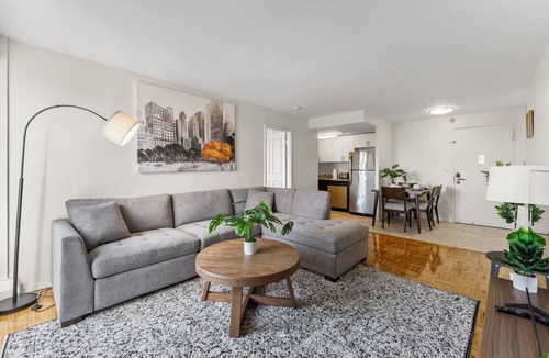 North Brookline Apartment | 2bd/1.5ba Next to BU yolt