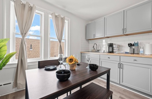 Hartford Apartment | 2bd/1ba near downtown- 4 mins to Trinity College