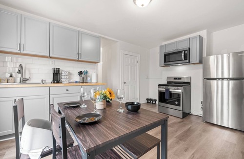Hartford Apartment | 2bd/1ba near downtown- 4 mins to Trinity College