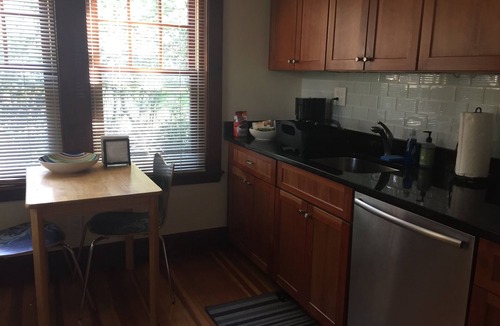 Jamaica Hills - Pond Apartment | 2BR Apt in Boston close to Hospitals, Fenway Park, Bus, T, Restaurants and WF