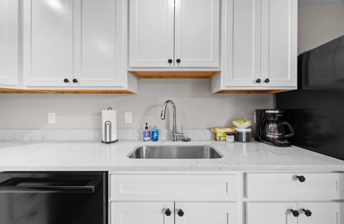 Seal Harbor Apartment | 2BR + Deck 0.5mi to Park Entrance! [Carriage Loft]