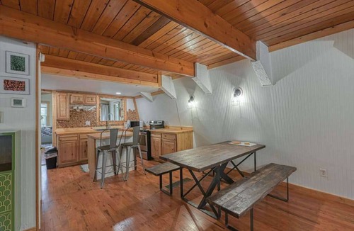 Crellin Ski Chalet | 2BR - Forest Cabin - Fire Pit