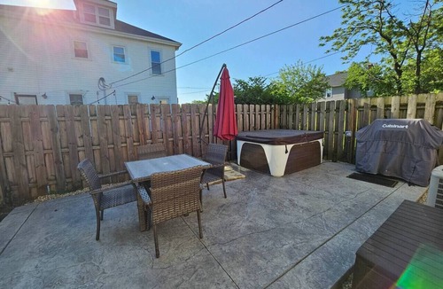 Weinland Park House | 2BR Hot Tub + Pet Friendly Near OSU & Short North