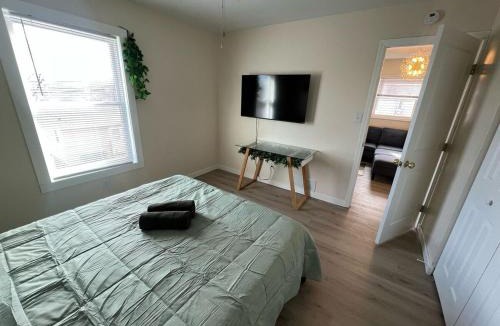 Woodburn House | 2BR Modern Home - Near WVU, Hospitals & Stadium