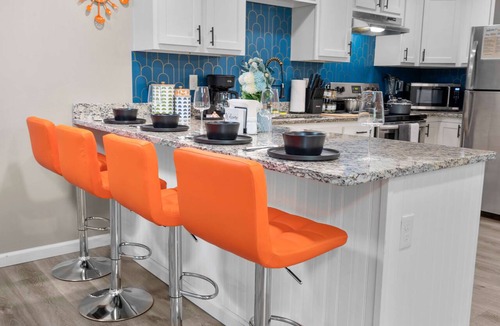 Westside Norwich Apartment | 2BR, Modern, Relaxing, 2 Mi To Mohegan