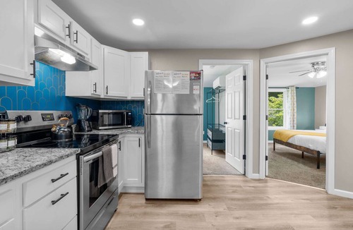 Westside Norwich Apartment | 2BR, Modern, Relaxing, 2 Mi To Mohegan