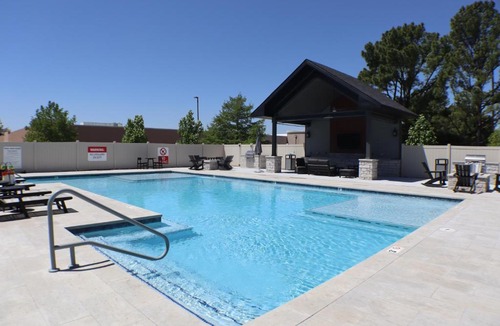 Rogers Apartment | 2BR, OZ Bike Park Walmart PoolGymUWA