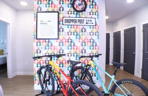 Rogers Apartment | 2BR, OZ Bike Park Walmart PoolGymUWA