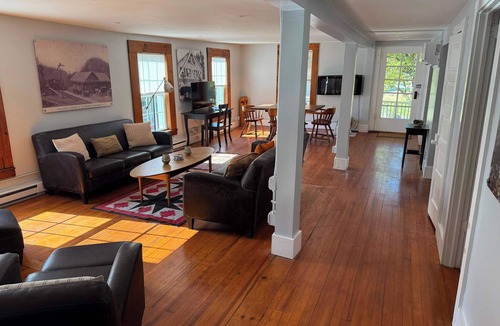 Rosendale Apartment | 2BR Pet-Friendly, Walk to Cafes, Trails & Wineries