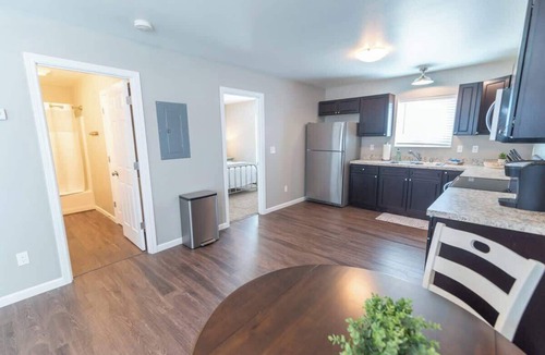 Meadow Lakes House | 2BR Private home w/Full Kitchen, Laundry & Wi-Fi!