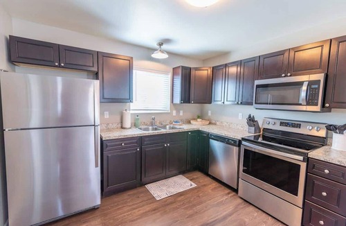 Meadow Lakes House | 2BR Private home w/Full Kitchen, Laundry & Wi-Fi!