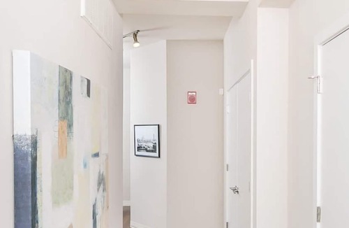 Downtown Baltimore Apartment | 2BR Stunning Lux Apartment Free Parking, Rooftop Deck & Gym, ADA Compliant