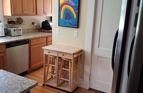 Lower Mills House | 2nd Floor Apartment 5 minutes to the subway to Boston & Cambridge.