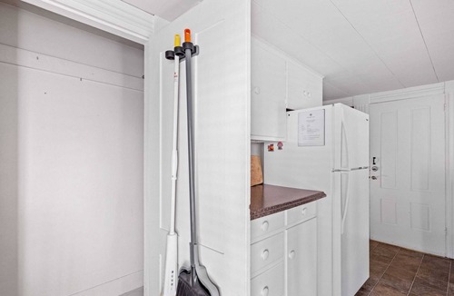 Exeter Apartment | 2nd Flr Large 1 Bed - Short to Midterm Rental