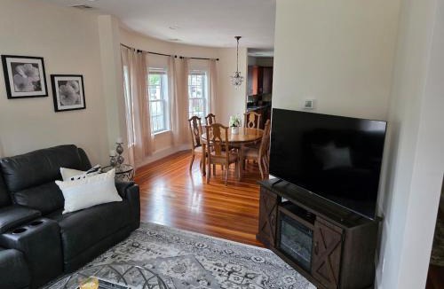 Braintree Apartment | 2StoryApt South of Boston Spacious and Convenient