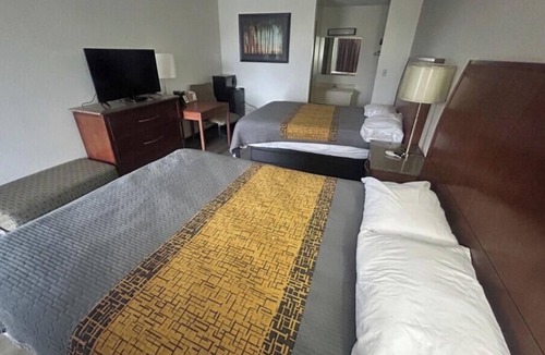 Greenville Hotel | 3 Accommodations for Big Groups near Greenville Public Library | Free Parking