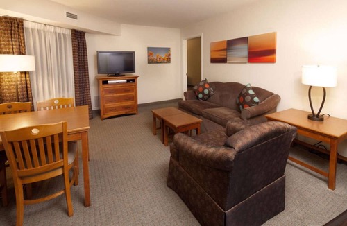 Las Colinas Hotel | 3 Affordable Units Near Toyota Music Factory! FREE Breakfast, Pets Allowed!
