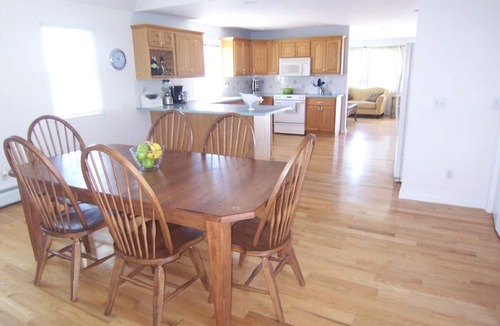 Easton's Point House | 3 Beaches Cottage: Spacious 6 bed house with POOL near beach, restaurants!