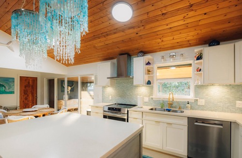 Paia House | 3 Bedroom 3.5 Bathroom Ocean View House. A Short Walk To Paia Town & Beaches!