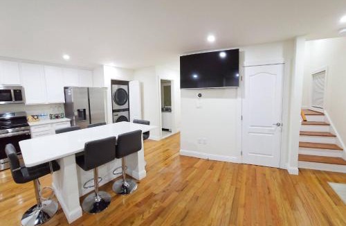 Roxbury Apartment | 3-Bedroom Apt-7B2 20-Minuite To Downtown Boston