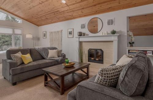 Turnagain House | 3 Bedroom Home sleeps 12