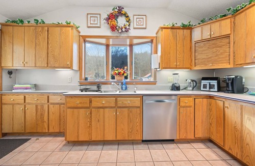Mansfield Depot House | 3-bedroom house in lovely Coventry on Eagleville Lake, 5 minutes from UConn.
