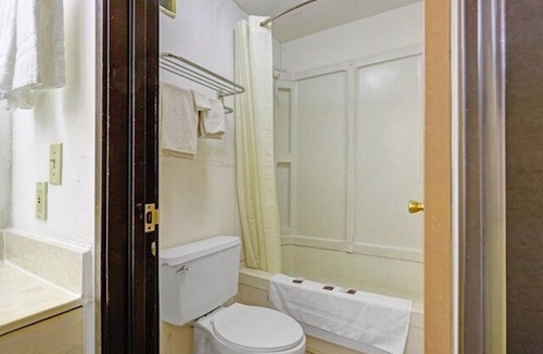 Brookville Hotel | 3 Budget-Friendly Rooms near Golden Gate Park | Pet-Friendly & Free Parking!