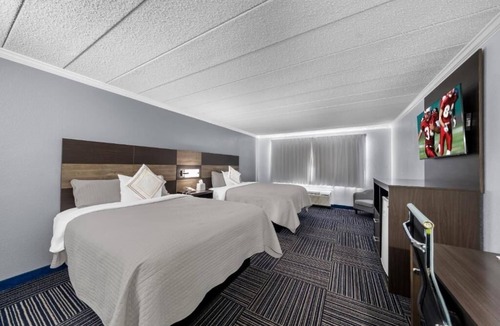Teaticket Hotel | 3 Budget-Friendly Rooms with Heated Indoor & Outdoor Pool + Free Breakfast