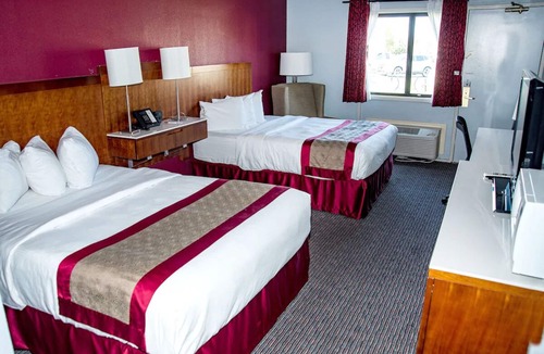 Cedar City Hotel | 3 Comfortable & Clean Units Near Bryce Canyon Country! Free Breakfast, Pool!