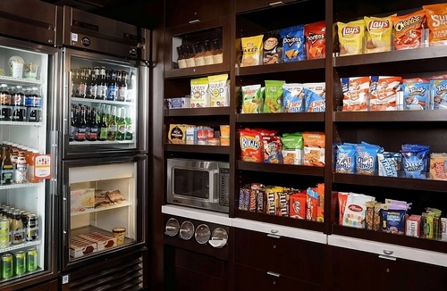 South Kansas City Hotel | 3 Comfortable Units With Swimming Pool and Free Parking, Bring Your Pets!