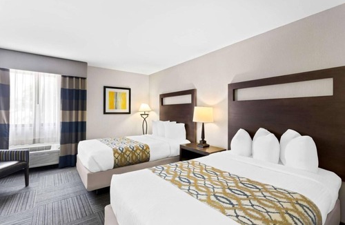 Naperville Hotel | 3 Comfy Units with Easy Access to City, Shops & Restaurants - Free Breakfast!