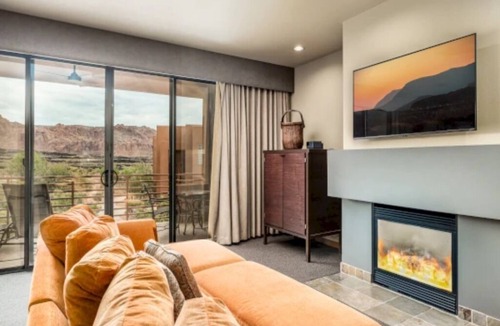 Ivins Villa | 3 Inviting Desert Sanctuary Rooms Perfect for Nature-Lovers + Pool Access